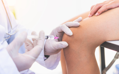 When to See a Knee Specialist for Swelling or Stiffness