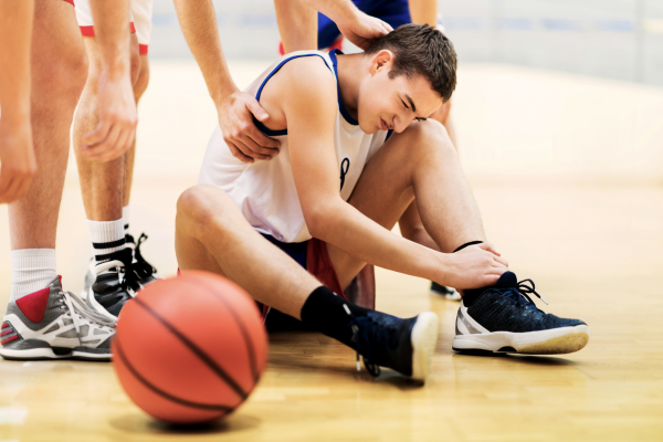 Common Orthopedic Injuries Among Knoxville Athletes & How Orthopedic Walk-In Clinics Help